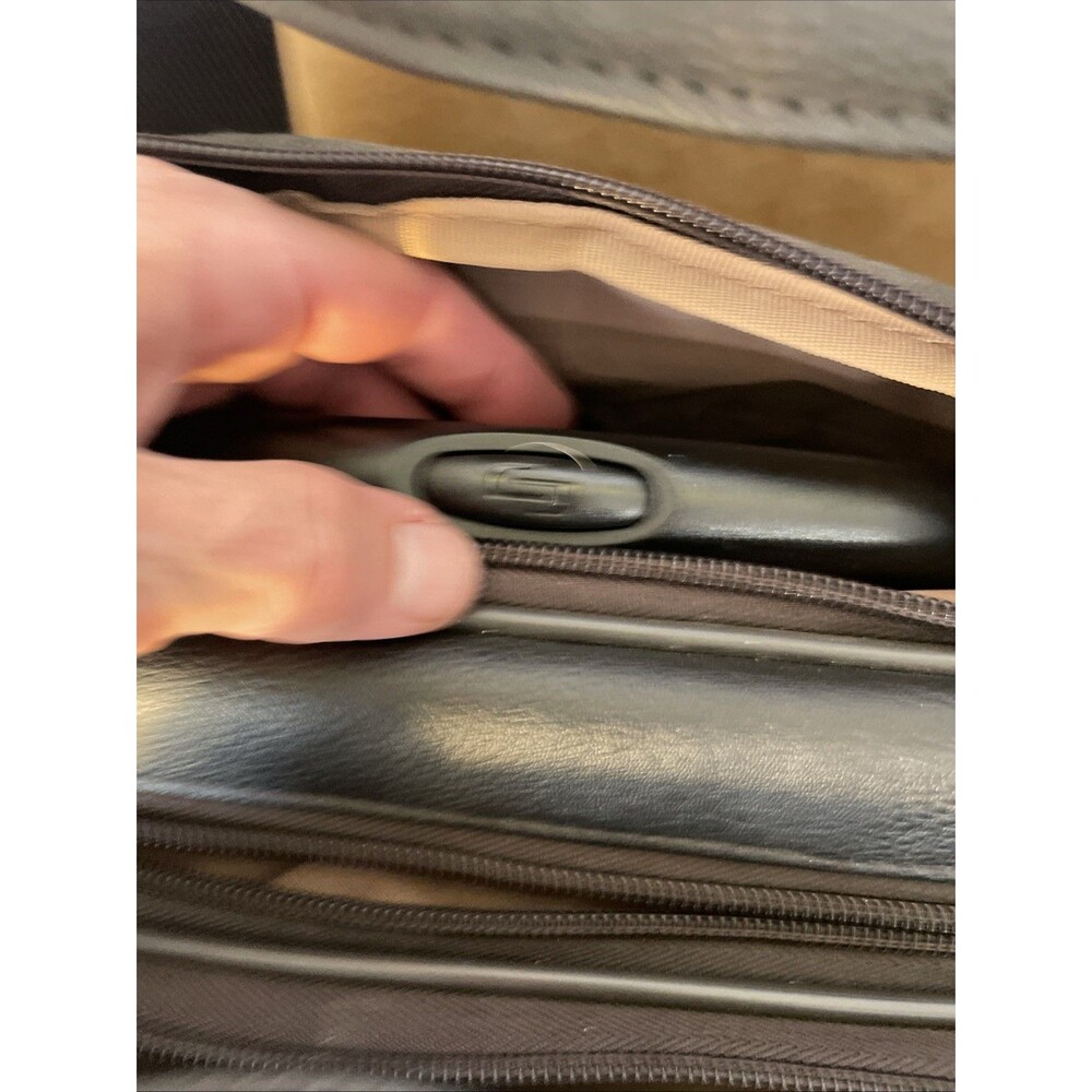 Solo NWOT York Rolling Case Leather Laptop Bag Carry On Black Wheel Briefcase - Picture 9 of 15